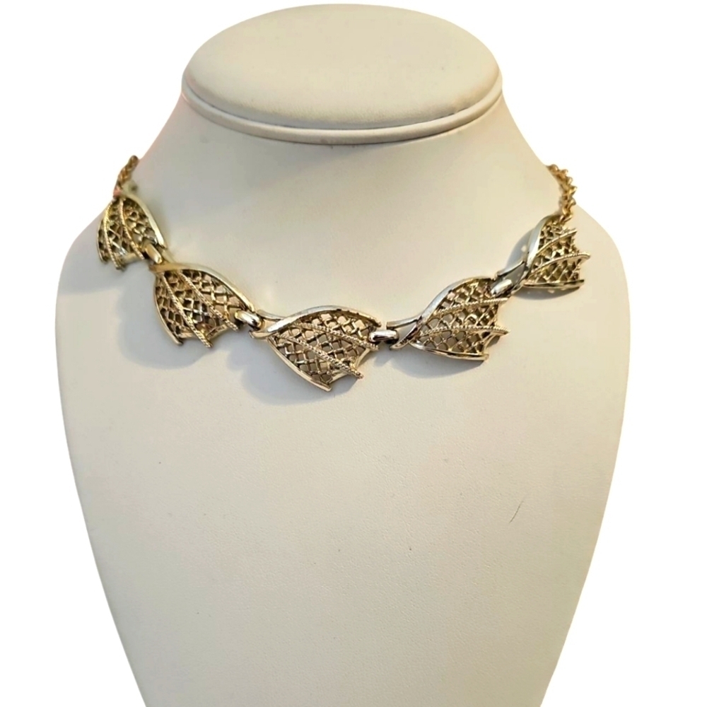 Vintage Coro hinged link choker necklace, 5 gold tone links of spider web 70s